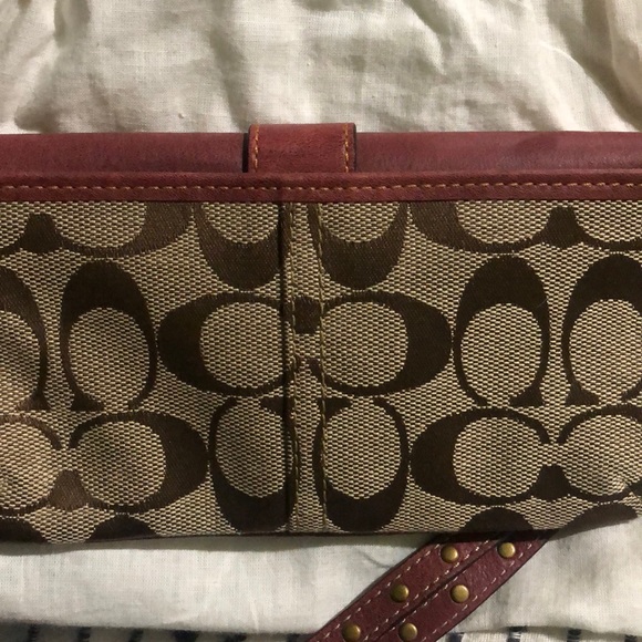 Coach wristlet. - Picture 5 of 5